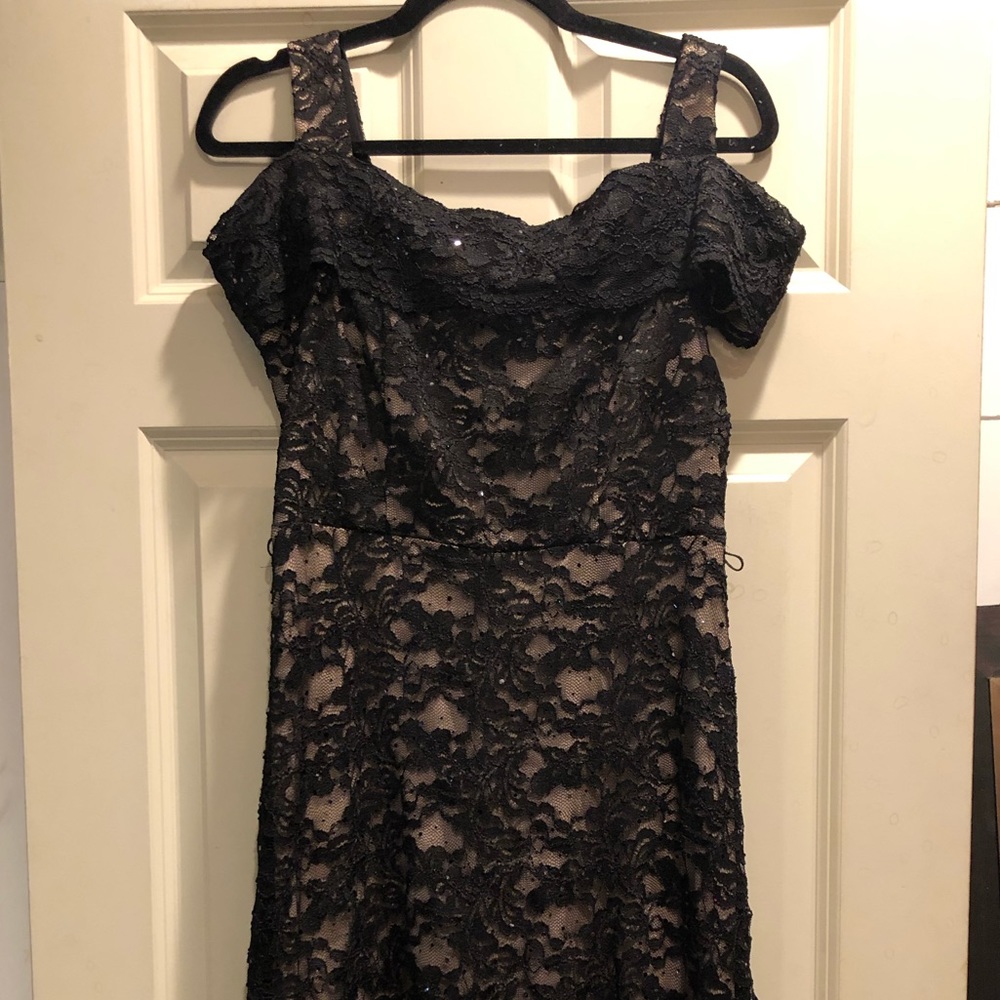 Maxi dress black lace woman’s size 8